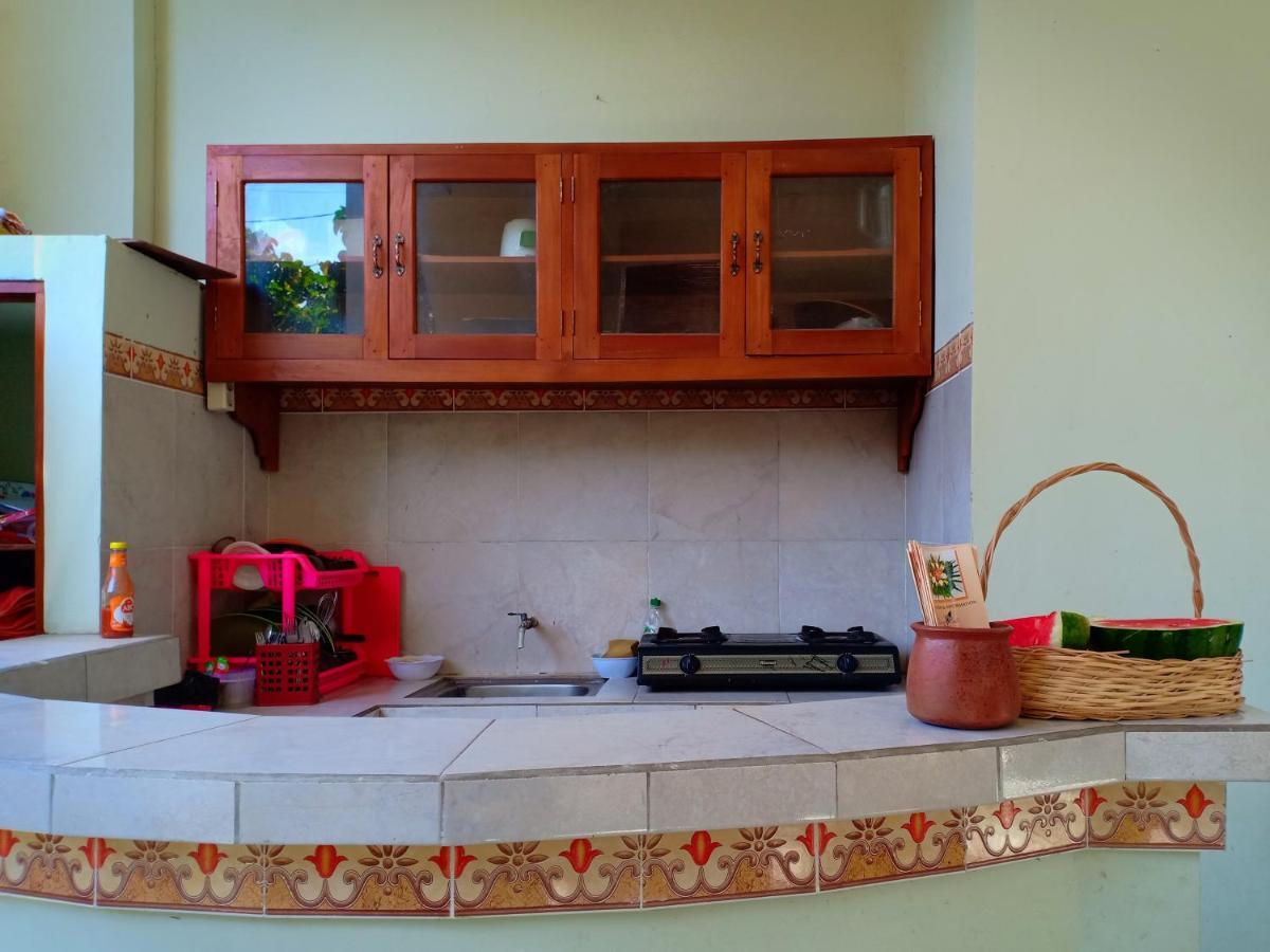 Tira Amed Homestay Экстерьер фото